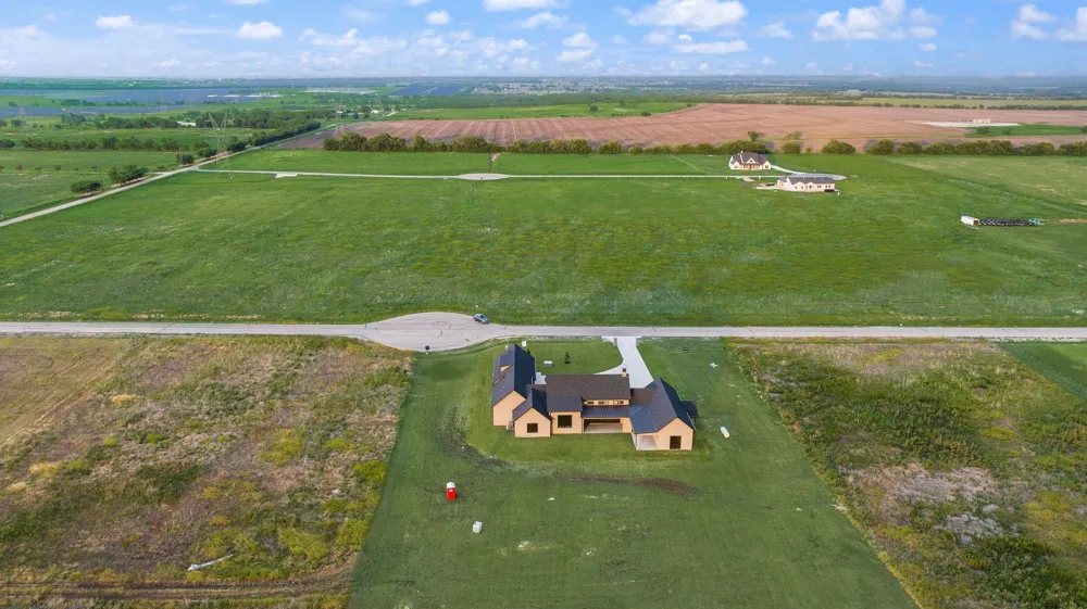 7256 Tom Trails Krum, TX 76249
