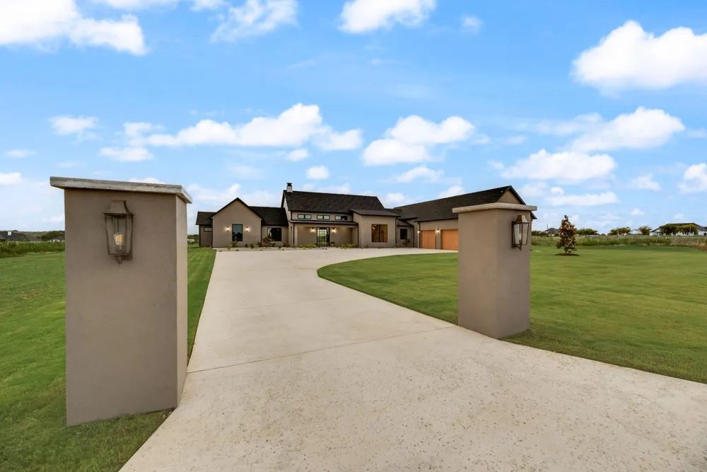 7256 Tom Trails Krum, TX 76249