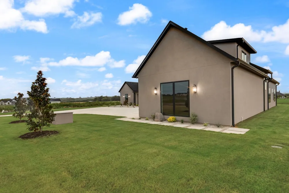 7256 Tom Trails Krum, TX 76249