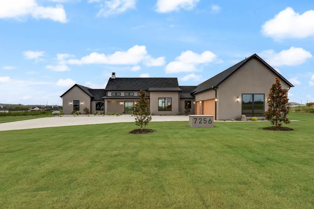 7256 Tom Trails Krum, TX 76249