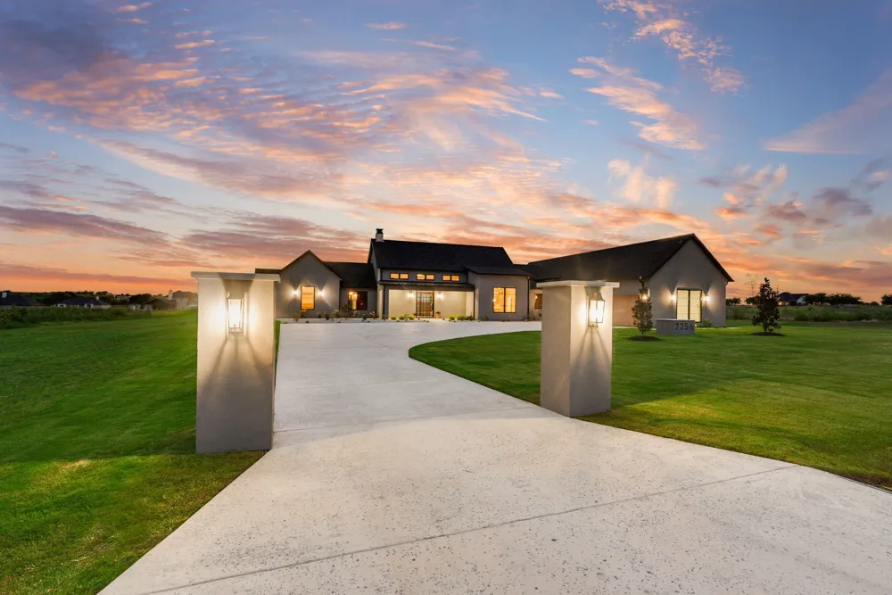 7256 Tom Trails Krum, TX 76249
