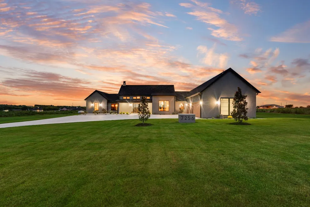 7256 Tom Trails Krum, TX 76249
