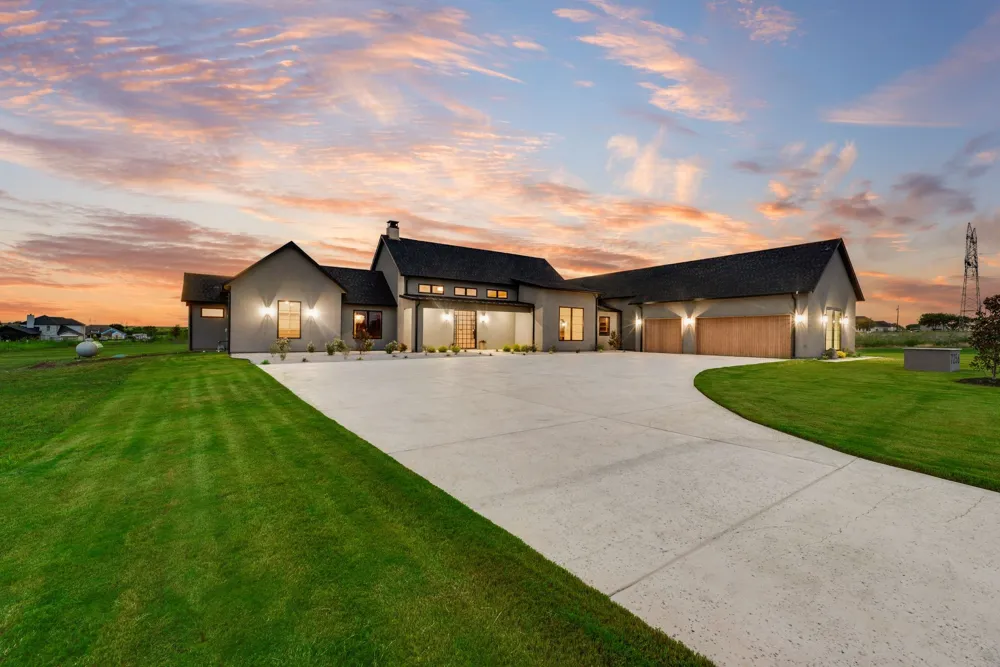 7256 Tom Trails Krum, TX 76249