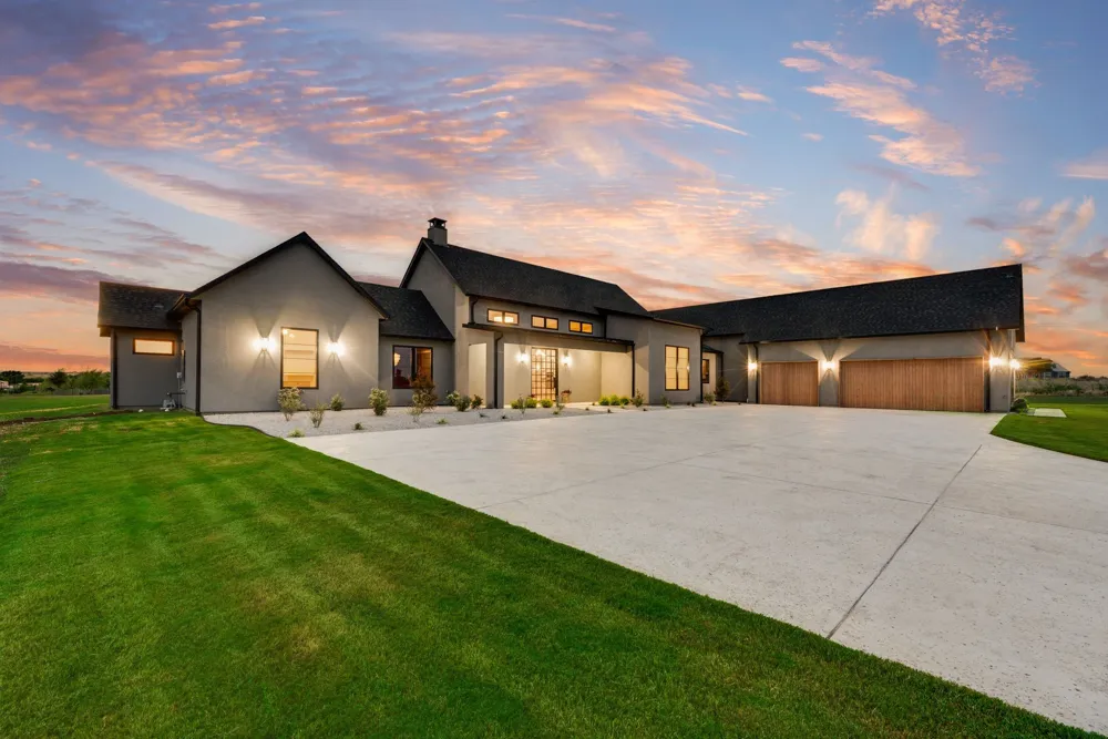 7256 Tom Trails Krum, TX 76249