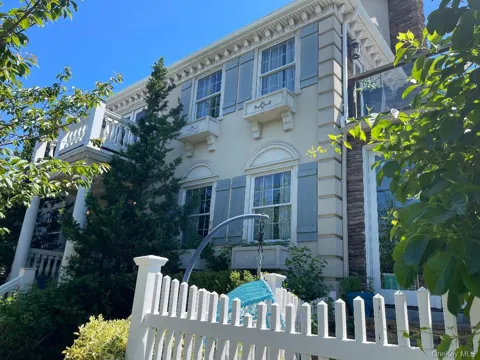 88 Dutchess Boulevard