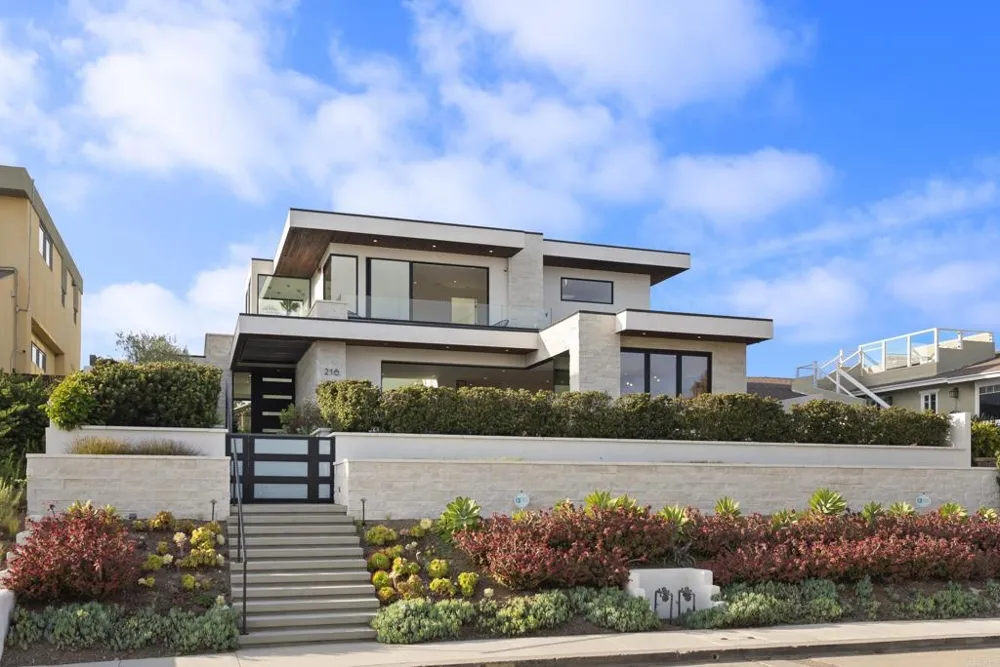 216 Ocean St. Solana Beach, CA 92075