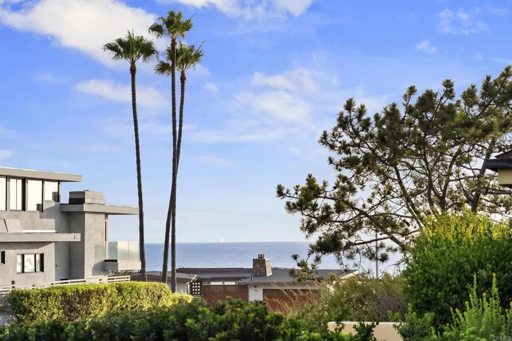 216 Ocean St. Solana Beach, CA 92075