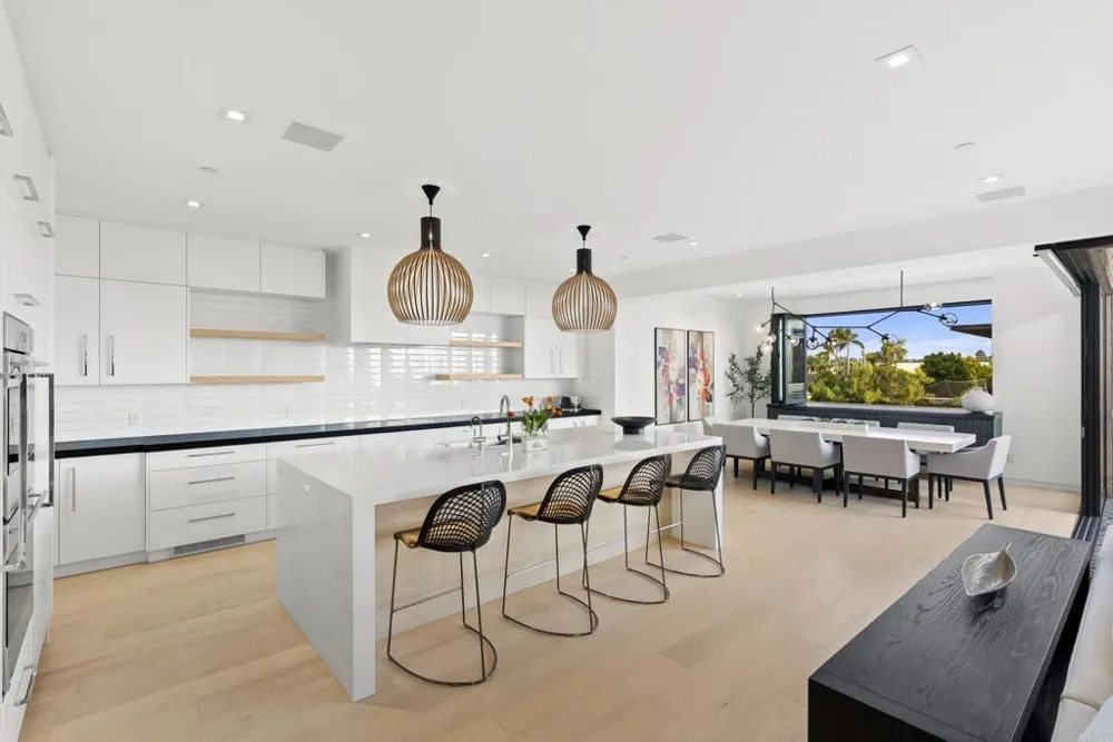 216 Ocean St. Solana Beach, CA 92075