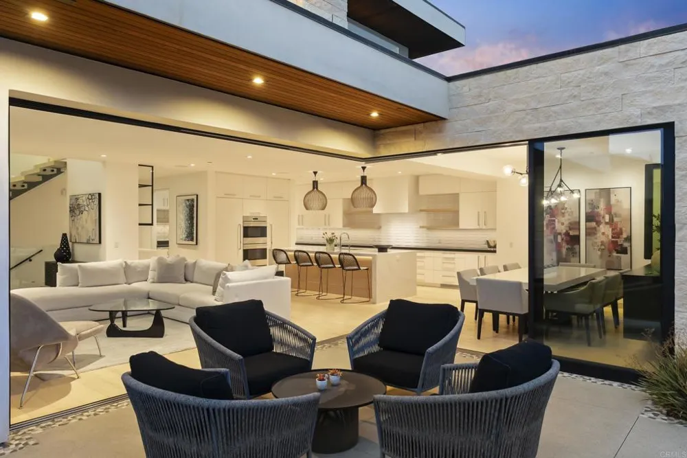216 Ocean St. Solana Beach, CA 92075