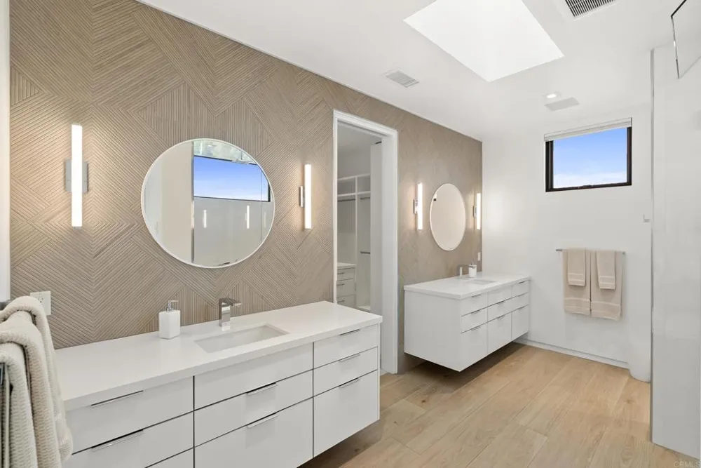 216 Ocean St. Solana Beach, CA 92075