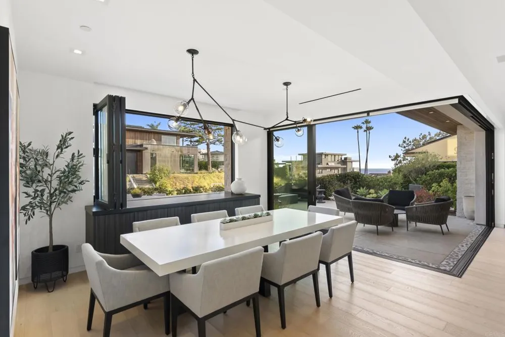 216 Ocean St. Solana Beach, CA 92075