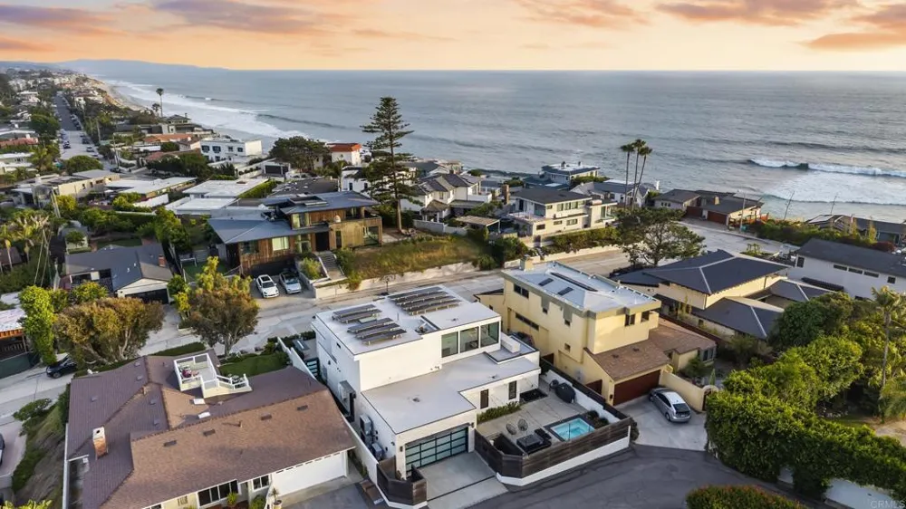 216 Ocean St. Solana Beach, CA 92075