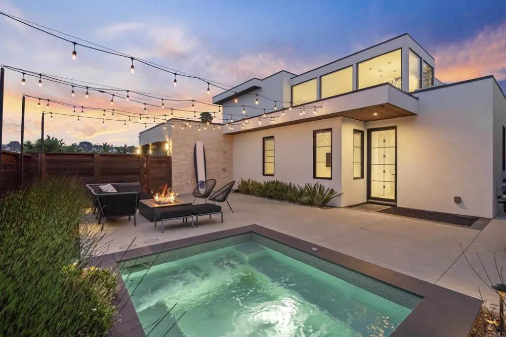216 Ocean St. Solana Beach, CA 92075