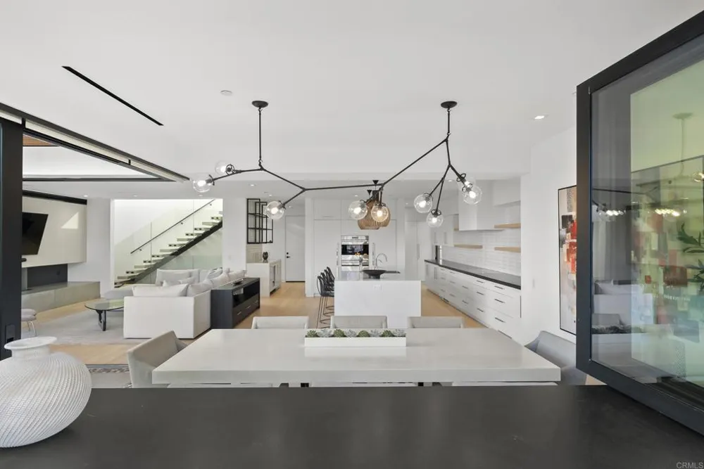 216 Ocean St. Solana Beach, CA 92075