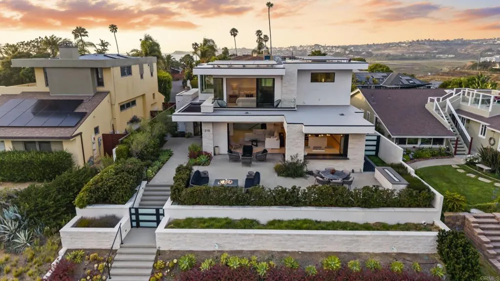 216 Ocean St. Solana Beach, CA 92075