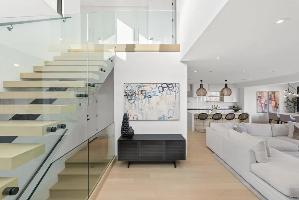 216 Ocean St. Solana Beach, CA 92075