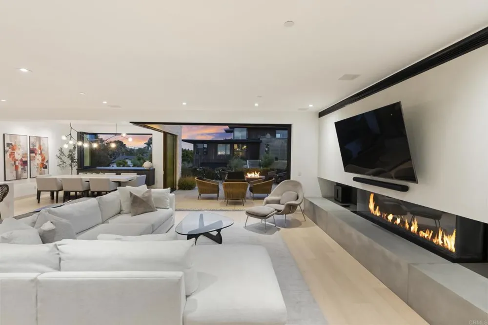216 Ocean St. Solana Beach, CA 92075