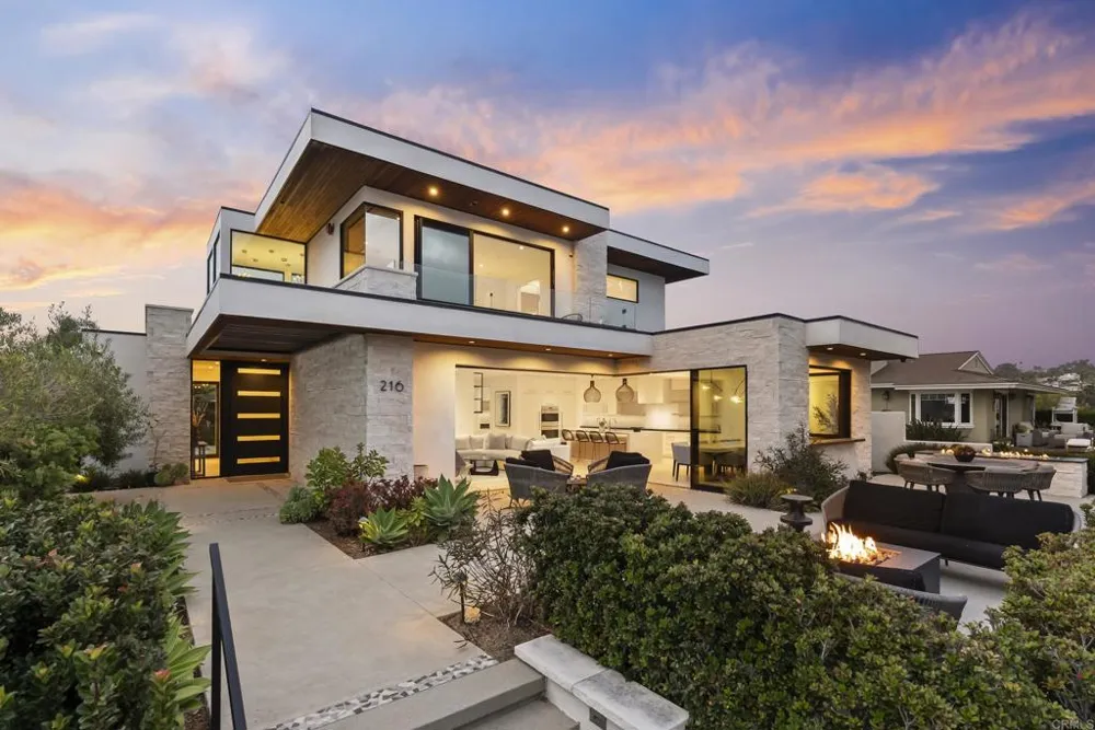 216 Ocean St. Solana Beach, CA 92075