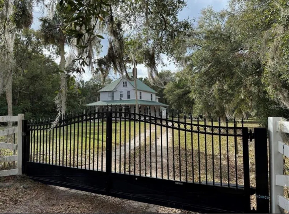 110 VOLUSIA AVENUE Pierson, FL 32180