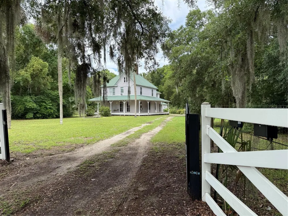 110 VOLUSIA AVENUE Pierson, FL 32180