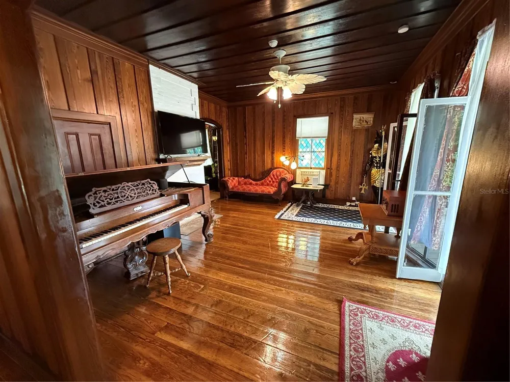 110 VOLUSIA AVENUE Pierson, FL 32180