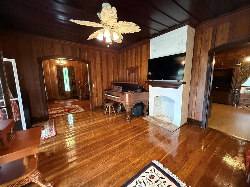 110 VOLUSIA AVENUE Pierson, FL 32180