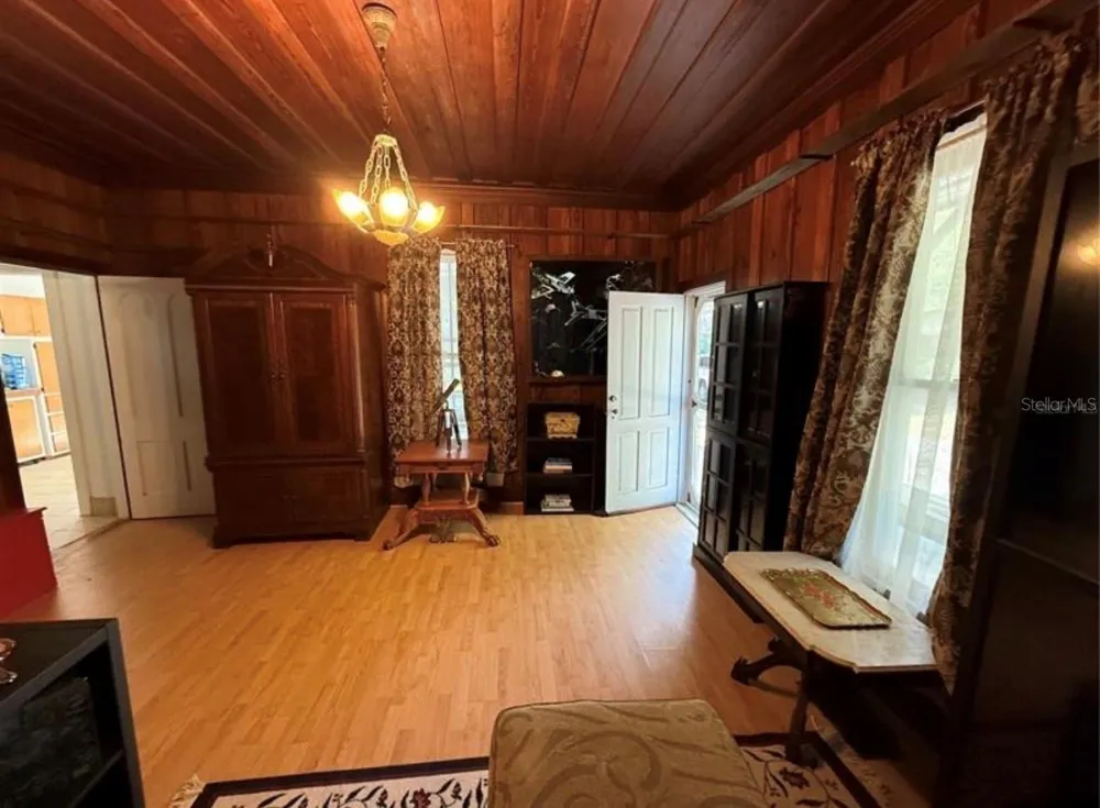 110 VOLUSIA AVENUE Pierson, FL 32180