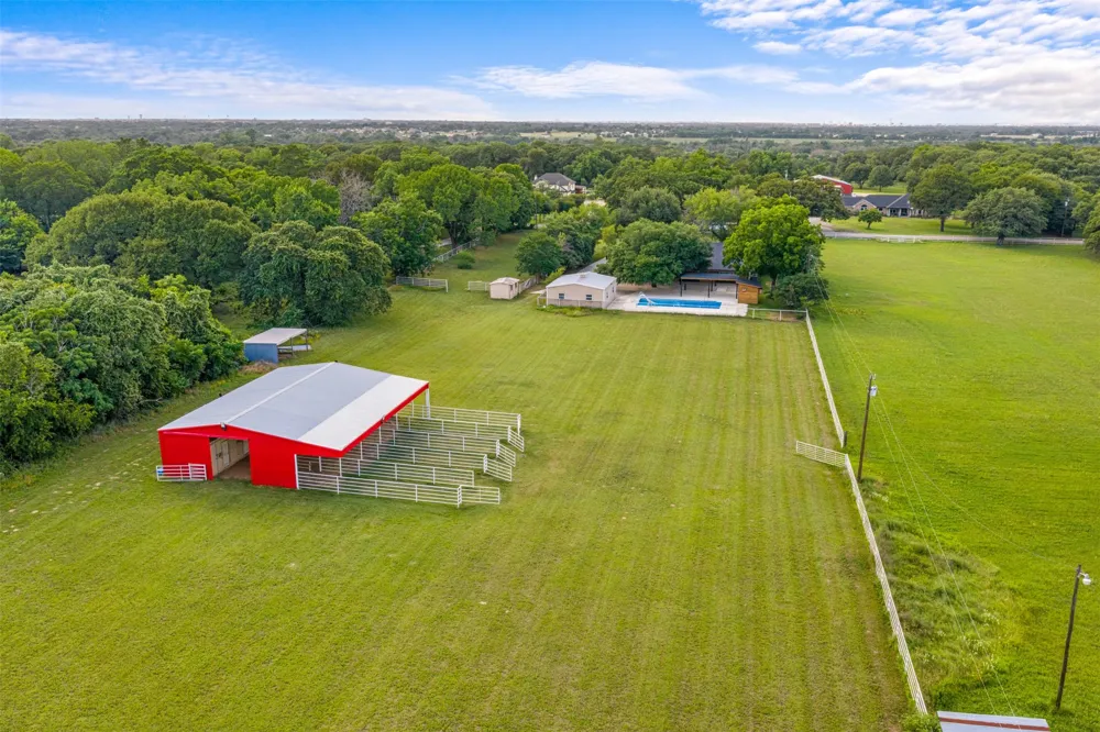 1215 E Stegall Road Robinson, TX 76706