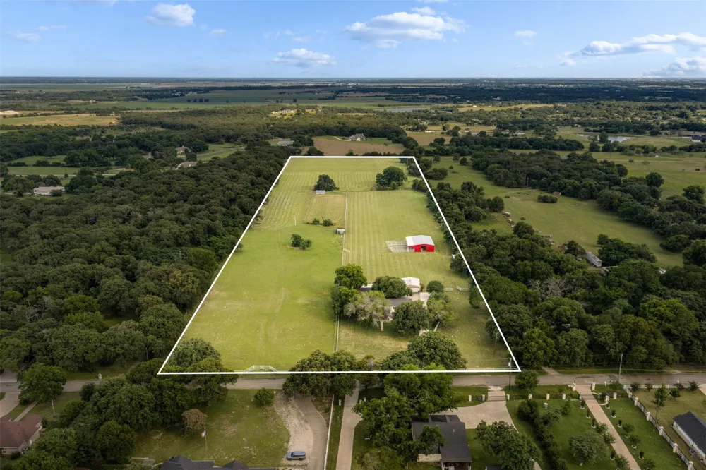 1215 E Stegall Road Robinson, TX 76706
