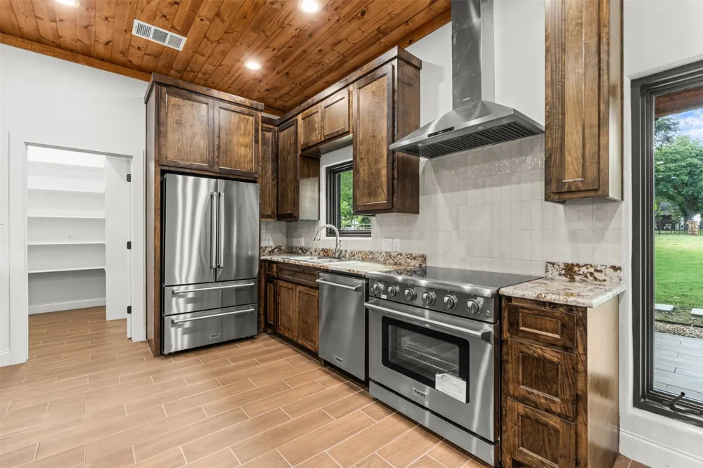 1215 E Stegall Road Robinson, TX 76706