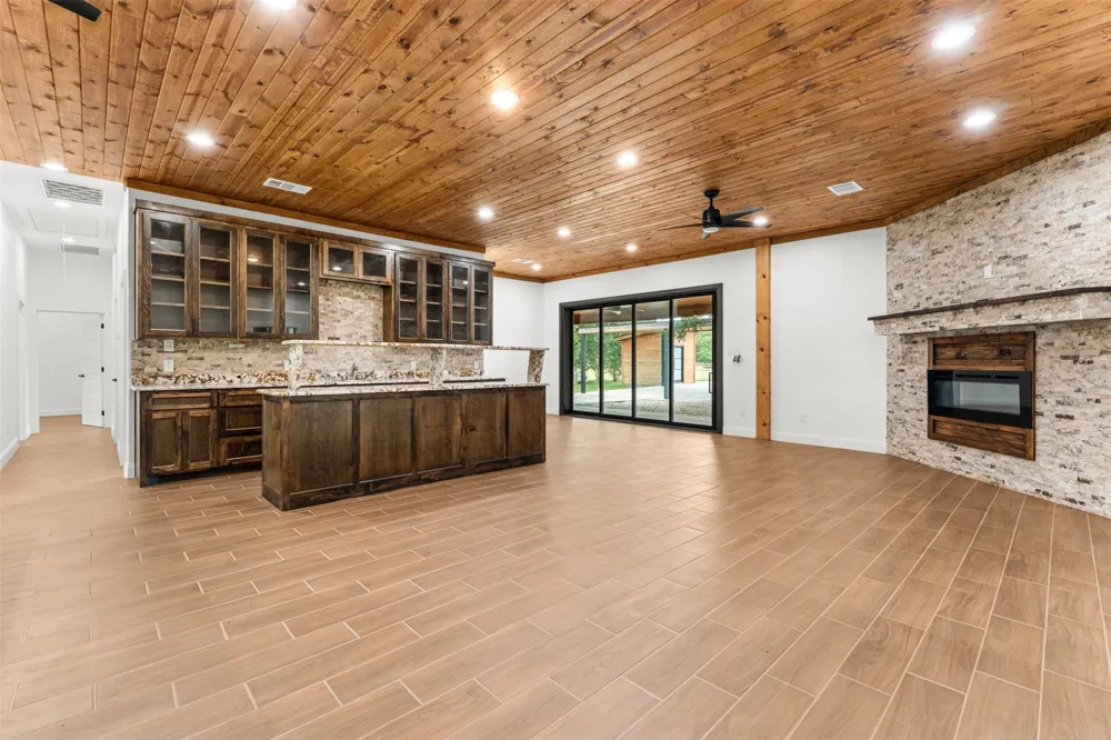 1215 E Stegall Road Robinson, TX 76706