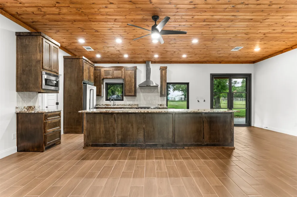1215 E Stegall Road Robinson, TX 76706
