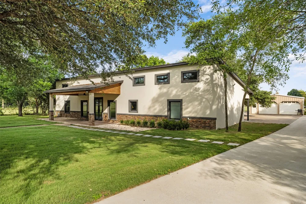 1215 E Stegall Road Robinson, TX 76706