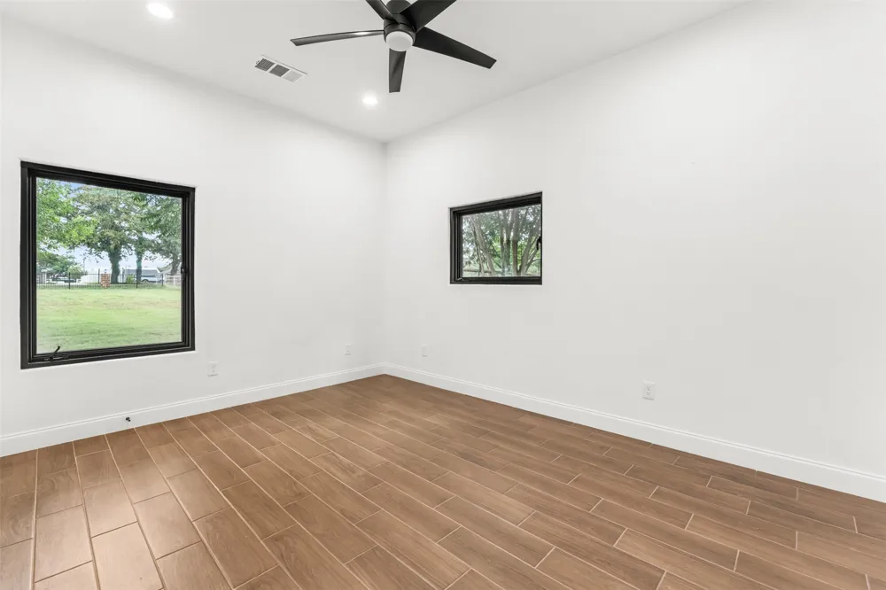1215 E Stegall Road Robinson, TX 76706