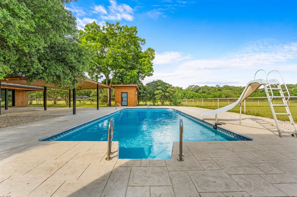 1215 E Stegall Road Robinson, TX 76706