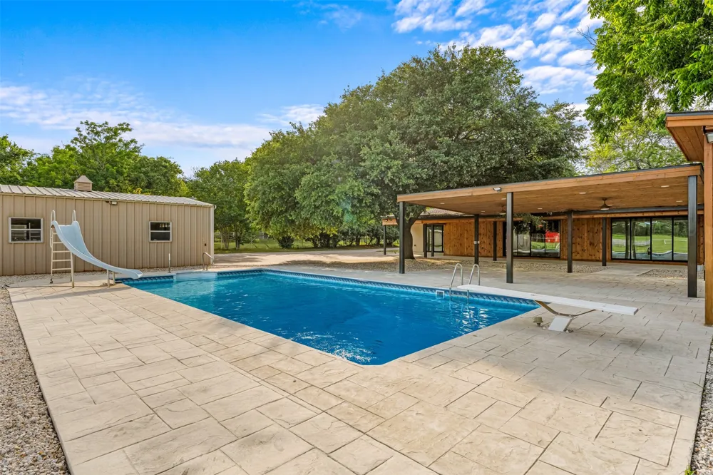 1215 E Stegall Road Robinson, TX 76706