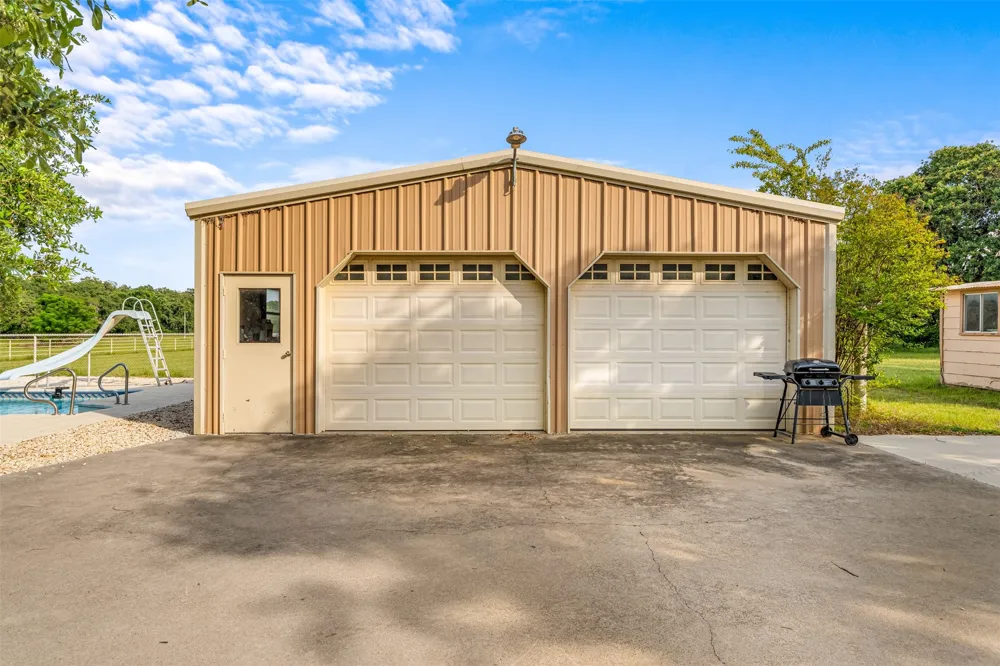 1215 E Stegall Road Robinson, TX 76706