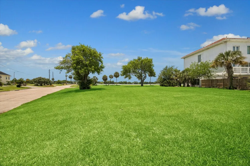 18743 Martinique Drive Nassau Bay, TX 77058