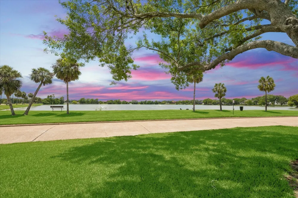 18743 Martinique Drive Nassau Bay, TX 77058