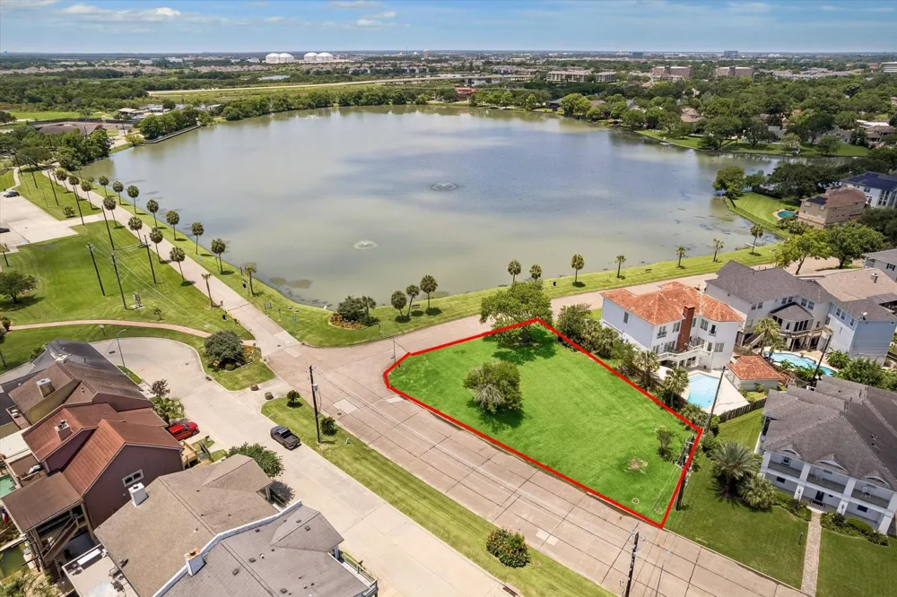 18743 Martinique Drive Nassau Bay, TX 77058