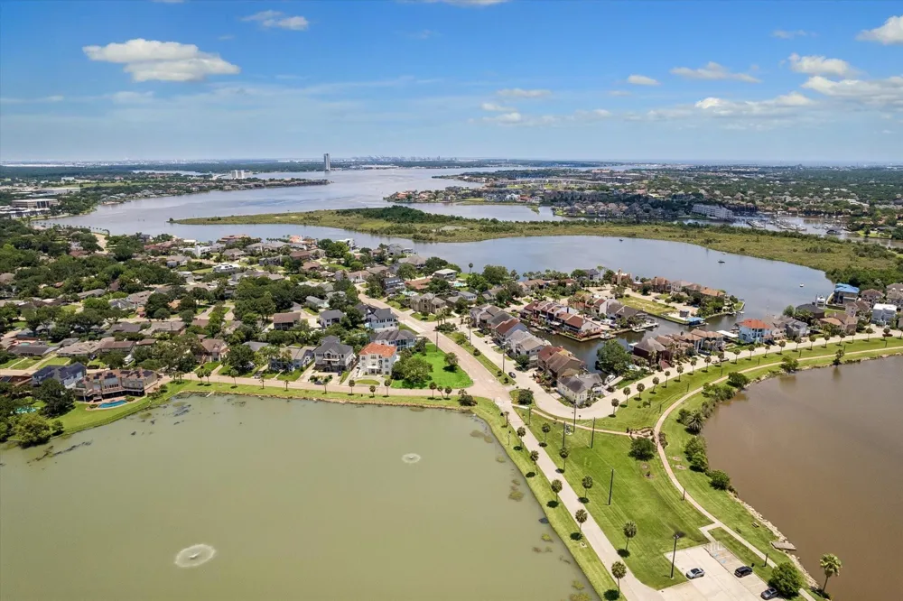 18743 Martinique Drive Nassau Bay, TX 77058
