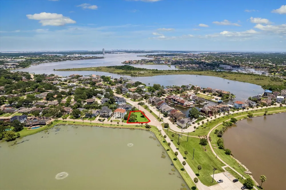18743 Martinique Drive Nassau Bay, TX 77058