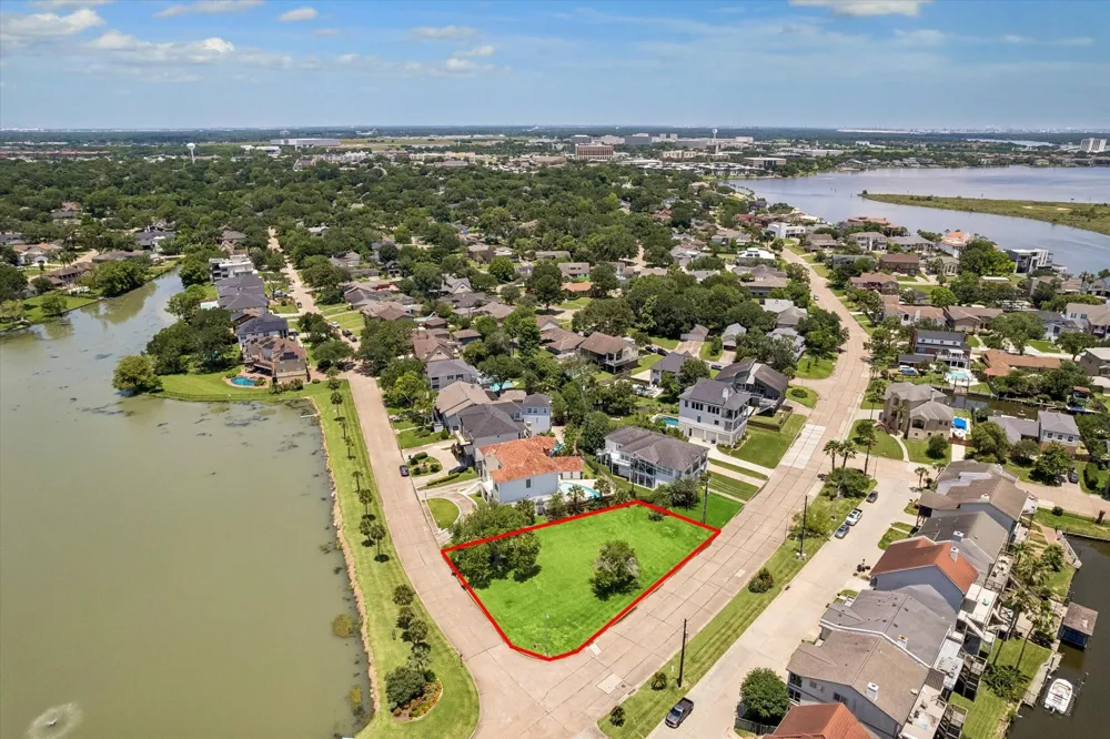 18743 Martinique Drive Nassau Bay, TX 77058