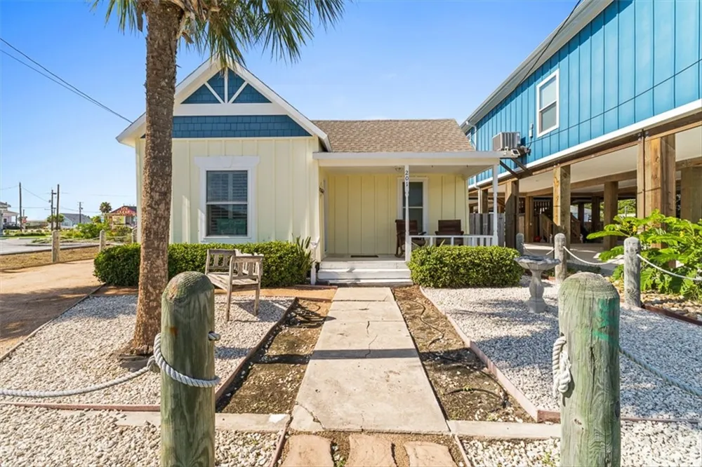 201 E Oaks Avenue Port Aransas, TX 78373