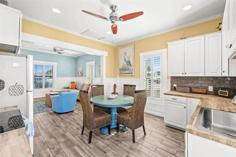201 E Oaks Avenue Port Aransas, TX 78373