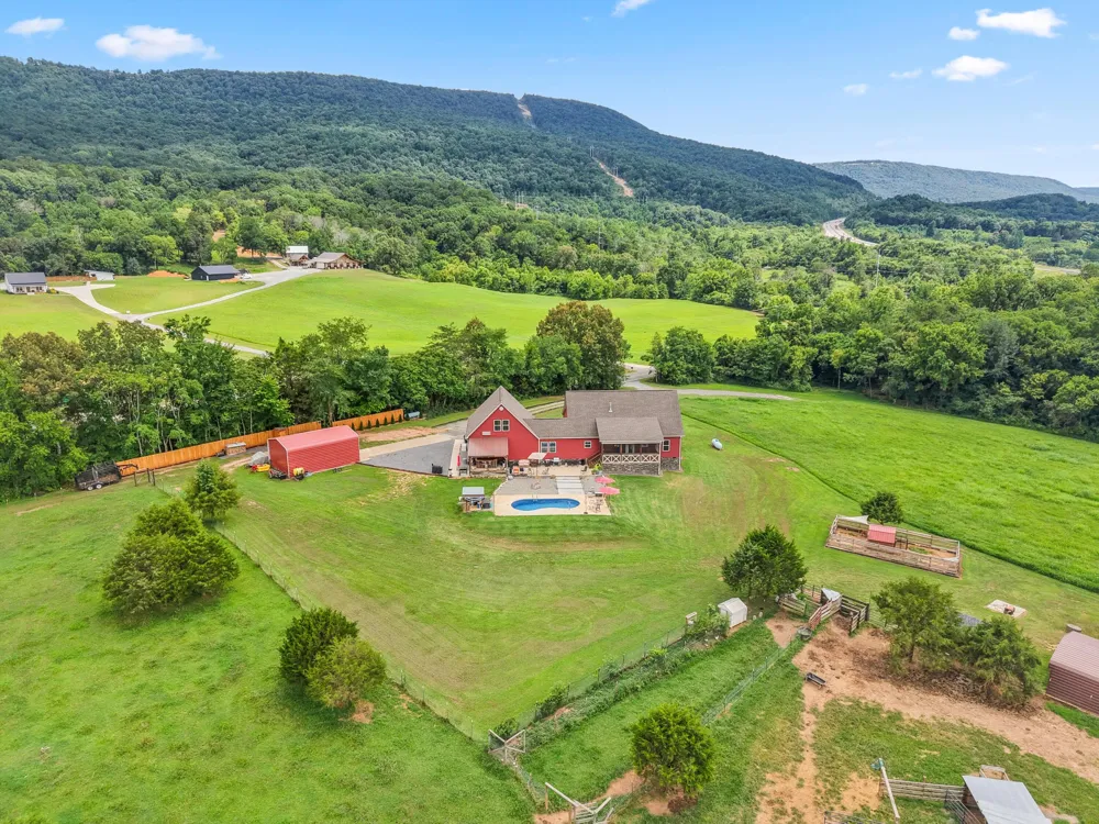 11869 E Valley Road Dunlap, TN 37327