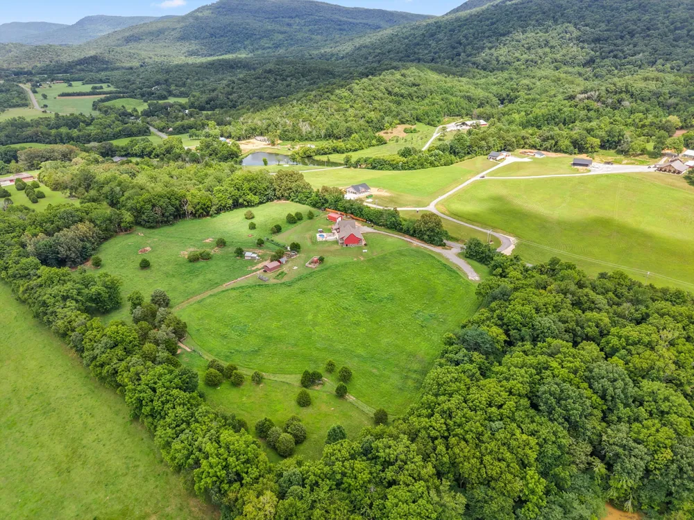 11869 E Valley Road Dunlap, TN 37327