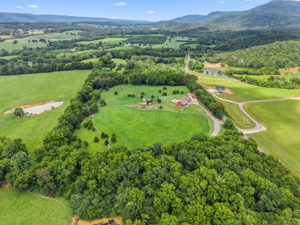 11869 E Valley Road Dunlap, TN 37327