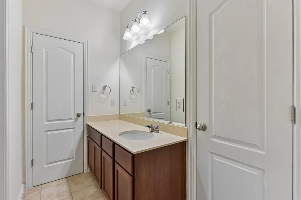 2404 Clear Pond View Leander, TX 78641