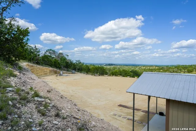 FAR HILLS RANCH 152 Jungfrau Hill Rd. Comfort, TX 78013